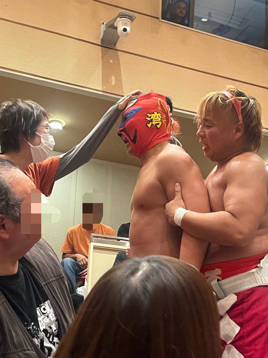 xkc4QvgwLHWSxX7's tweet photo. 17周年記念大会 名古屋名物世界一決定戦　台湾ラーメンマン選手vsみそかつブー太選手　みそかつブー太選手奪取おめでとうございます🎉　　#pw_dera https://t.co/XJXbV9jMtb