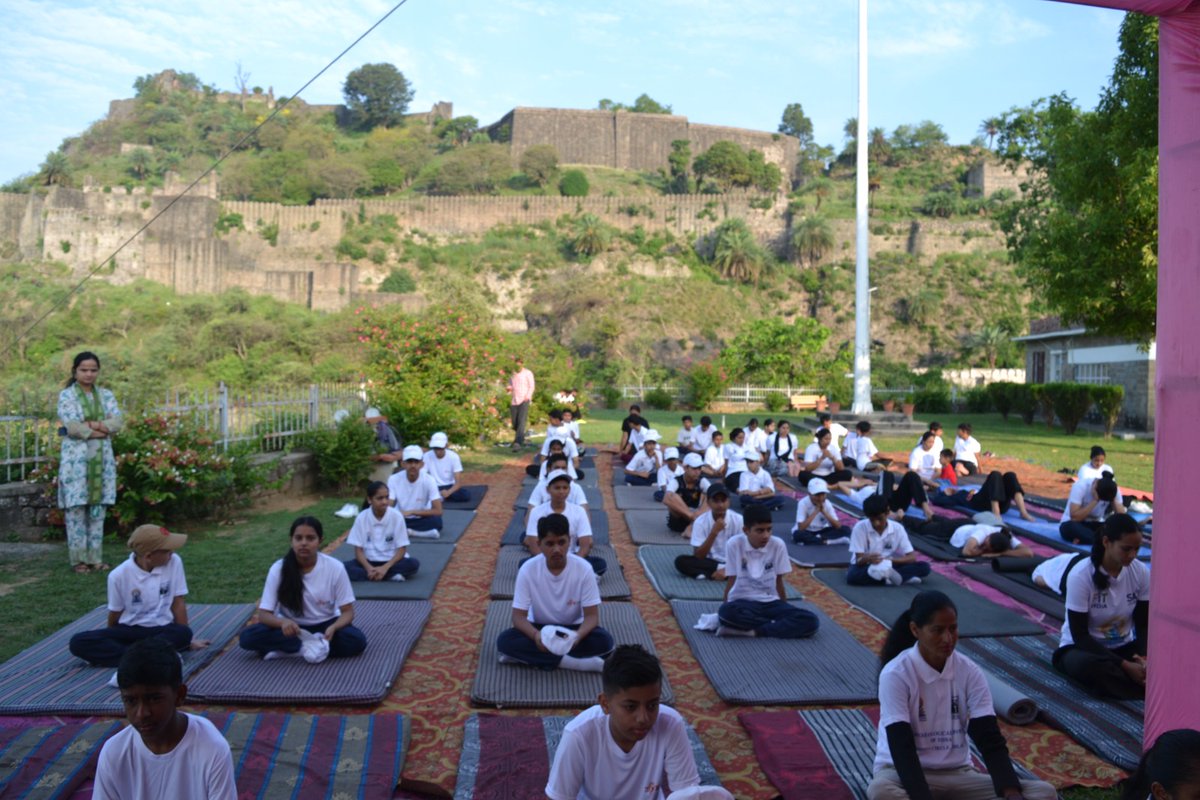 MYBharatHQ's tweet photo. MY Bharat Kangra celebrated the spirit of yoga at the historic Kangra Fort, bringing together participants to promote wellness, mindfulness, and healthy living.

A fitting tribute to the timeless values of yoga amidst the rich heritage of Kangra.

#IDY2026 #YogaWithMYBharat https://t.co/5BZ5L6y0GY