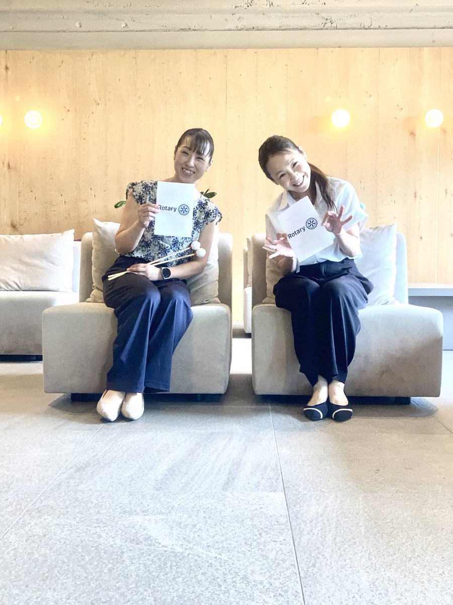 aiko_marimba's tweet photo. 6月19日　
《鯖江ロータリークラブ様　文化プログラム》Pulse Du で演奏してきました😊　総会後の午後のひとときをマリンバの音色でお楽しみいただきました😊美味しいお弁当もありがとうございました😋

#鯖江ロータリークラブ #PulseDu https://t.co/BdLUBDmndk