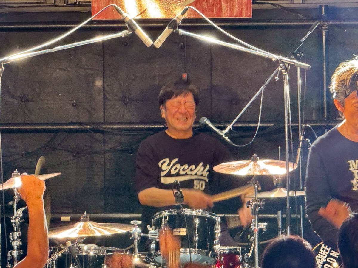 mizushirythm's tweet photo. 先週の熊谷から、あっという間に1週間でした…。皆さまのタオル投げも素晴らしかったです！天井も高かったので、乾杯でも真っ直ぐ腕を伸ばせました！
音楽人生で初めてのライブハウスに戻って来られて、非常にありがたかったです！
サウンドも素晴らしかったと思います！
次は、仙台でお待ちしてます！ https://t.co/NHZDp5l9WP