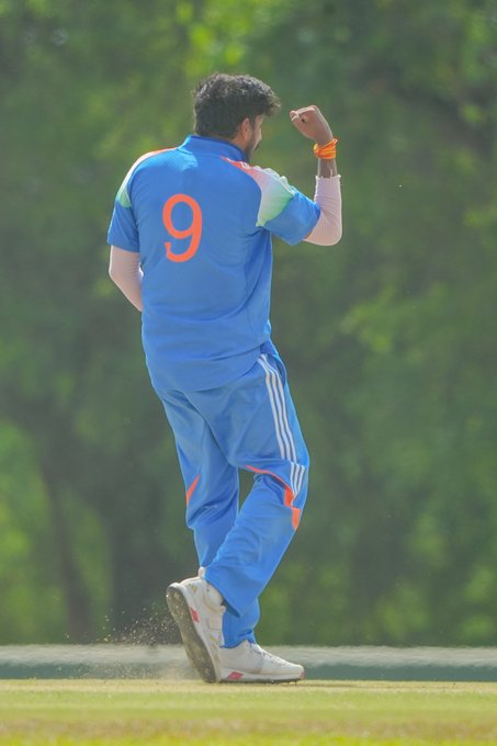 India A bowlers making constant inroads with 7 wickets in the bag 🙌