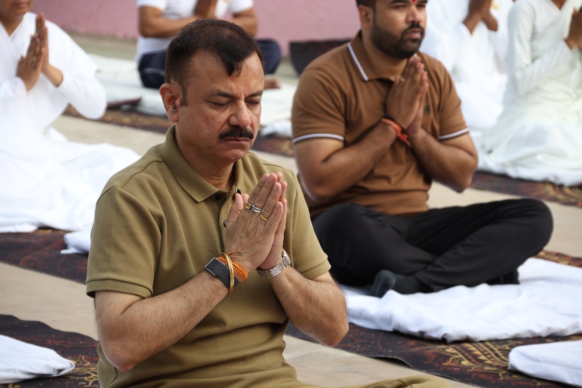 schooledump's tweet photo. स्कूल शिक्षा मंत्री श्री @udaypratapmp
ने 12वें  #अंतरराष्ट्रीय_योग_दिवस के अवसर पर आज जिला मुख्यालय नरसिंहपुर स्थित नरसिंह मंदिर प्रांगण में आयोजित "योग  कार्यक्रम" में सहभागिता कर योगाभ्यास किया।

#InternatinalYogaDay https://t.co/tcCnhgRXuz