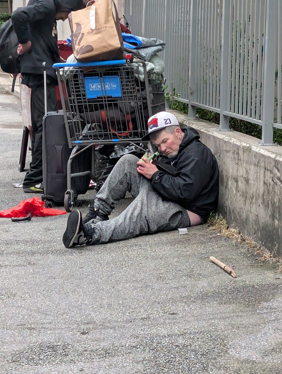 JessicaL34859's tweet photo. @andrewfromvan @Bodecha59 @guyfelicella HERE is my doorstep, and yes stepping over dead bodies, and meth pipes/needles everywhere was WORSE when your beloved site was in action.  What is your malfunction trying to endorse this? https://t.co/z6MMtcz0YE