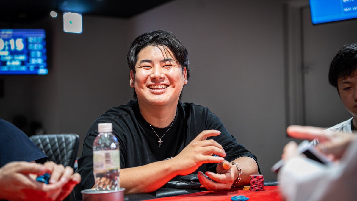 LocalPokerTour's tweet photo. 【#LPT S8 MAIN EVENT】DAY2
at JUGAME

4th あらし選手（AK poker）

入賞おめでとうございます✨
選手契約がオファーされます🎉 https://t.co/oiqK3LffVy