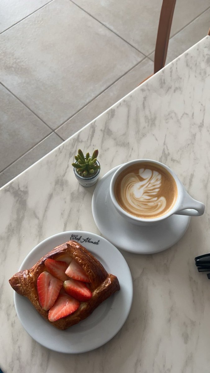 artdecohm's tweet photo. {❤️ ,🍓 ,☕️} https://t.co/PvXzmW4Okx
