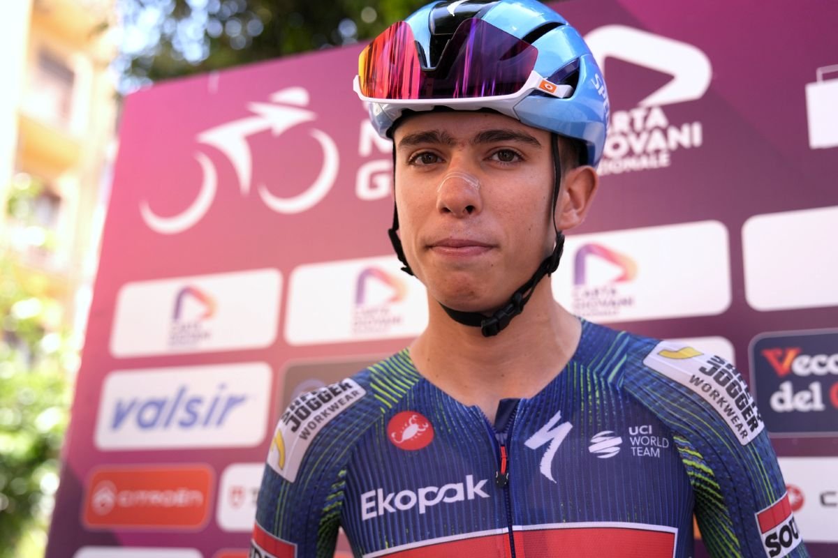 Pelote_'s tweet photo. A #GiroNextGen está rolando com um contrarrelógio individual de 22.2km em L'Aquila. O brasileiro Henrique Bravo é o antepenúltimo a largar hoje e tem a dificil missão de descontar 1min16s de Lorenzo Finn, o italiano líder da disputa. https://t.co/LV1Wcb6ZDt