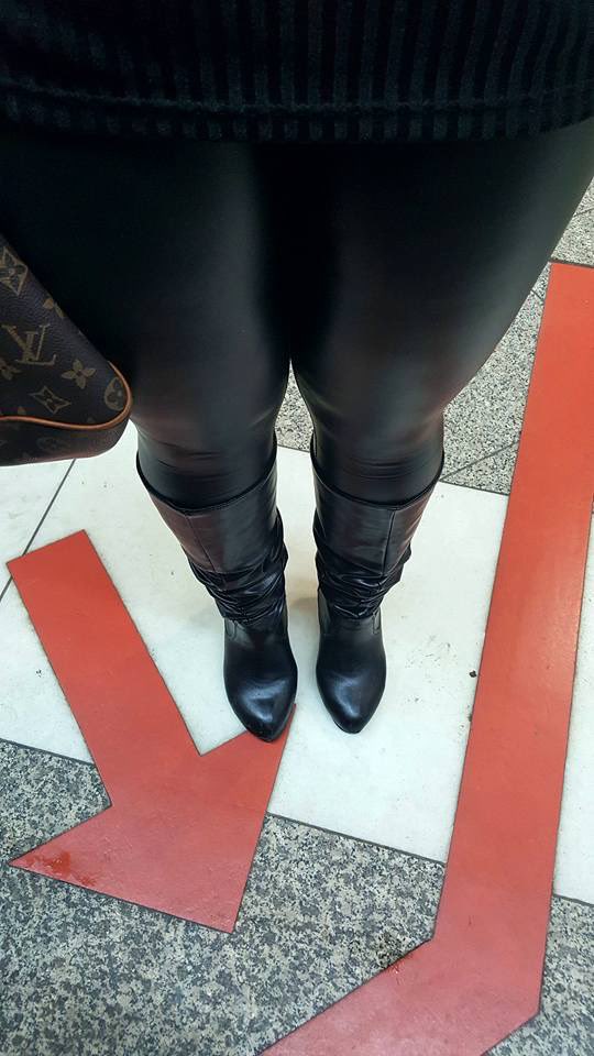 palmerdebra's tweet photo. #boots #boot #bootseason #iloveboots #bootlovers #bootlove #thesebootsaremadeforwalking #bootqueen #selfie #selfiequeen #fashionista #bootqueendebrasg https://t.co/bjmyoCoKsT