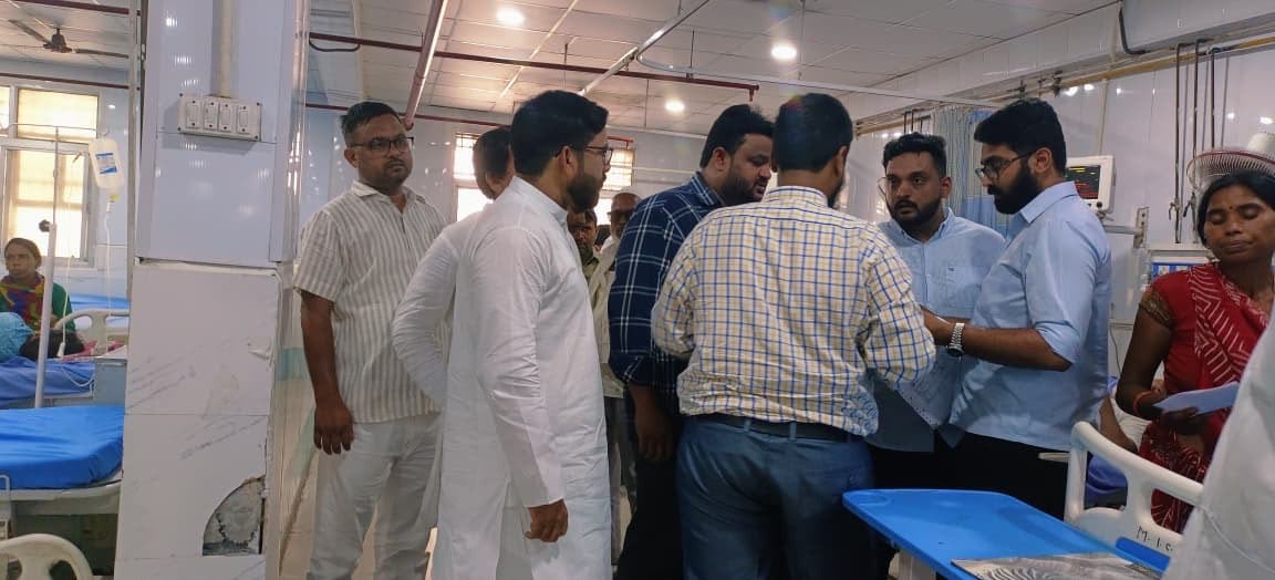 imshaukatali's tweet photo. लखनऊ स्थित कैरियर मेडिकल कॉलेज में भर्ती मटेरा के निवासी जनाब हदीस ख़ान साहब से मुलाकात कर उनका हालचाल जाना और उनके जल्द स्वस्थ होने की दुआ की। इस मौके पर AIMIM के प्रदेश सचिव एवं मटेरा प्रभारी डॉ. अनवारूल रहमान ख़ान साहब भी मौजूद रहे।
#AIMIM #AsaduddinOwaisi #ShaukatAli #MateraWithShaukatAli
#ShaukatAliForMatera