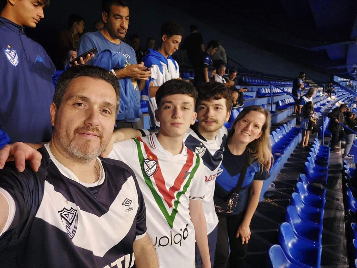 solci979's tweet photo. #EsteFinde felíz día Dani, el mejor papá, gracias por tanto mi vida 💞 te amamos Fabri, Gonza y yo💙 https://t.co/4vlYQp0uRf