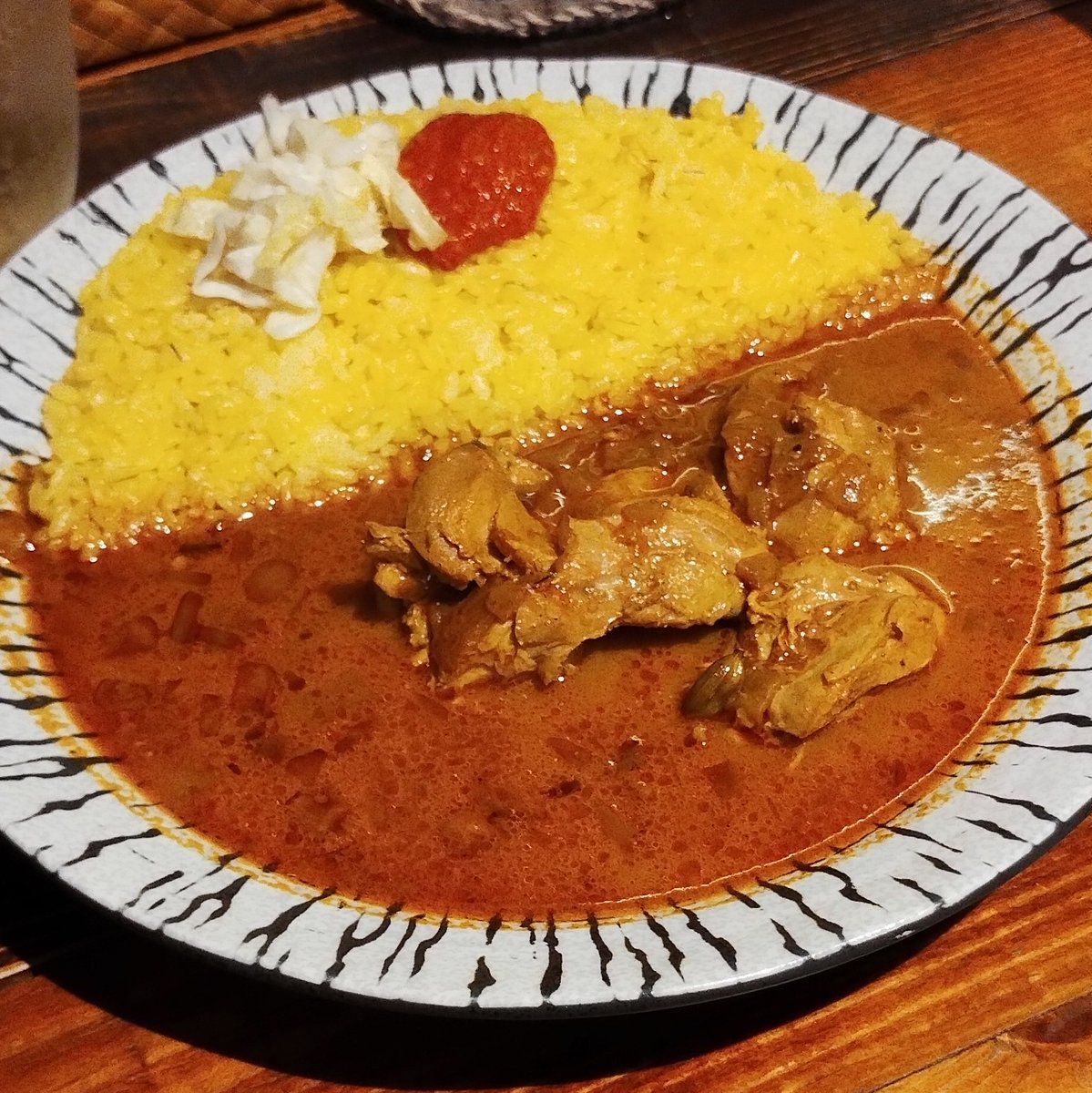 mini9216's tweet photo. 6/21 東京に戻り #PannyaCafeCurry さんへ。

❏ハイボール
❏ししとうアチャール
❏ペッパーチキン
❏チキンカレー

青唐辛子とペッパーが爽やかに香るペッパーチキンがハイボールもピッタリ！

アチャールもカレーも美味しかった😊👍

#パンニャ
#pannyacafecurry
#下北沢
#スパイスカレー https://t.co/fjtllf9EZv