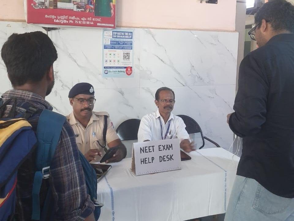 drm_tvc's tweet photo. A dedicated #NEET Help Desk at Kottayam providing travel assistance and local guidance to candidates on NEET exam day.

#NEET2026 #TVCSR #Care #StudentSupport #IndianRailways #SouthernRailway #Kerala #RailwayHelps #PassengerService #ExamSupport #Education https://t.co/Hjl4paHA8c
