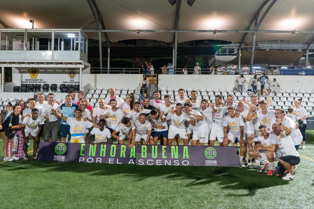 Penyadeportiva's tweet photo. 🤪 Resaca? Normal… porque desde anoche 𝗦𝗢𝗠𝗢𝗦 𝗗𝗘 𝗦𝗘𝗚𝗨𝗡𝗗𝗔 𝗥𝗙𝗘𝗙 🤩🤩

#endavantpenya #scrpeñadeportiva #santaeulària https://t.co/EHTvTKRSyq