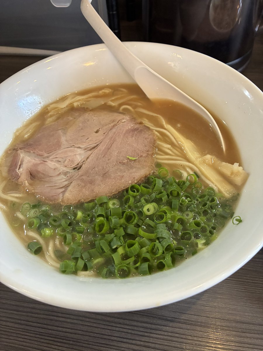 nvtomo2011's tweet photo. 2026年 ラーメン48杯目
麺屋 菜々兵衛

鶏白湯 醤油らーめん 1100円
半チャーハン 500円

ごちそうさまでした😋😋😋 https://t.co/h6YfoWe4GT