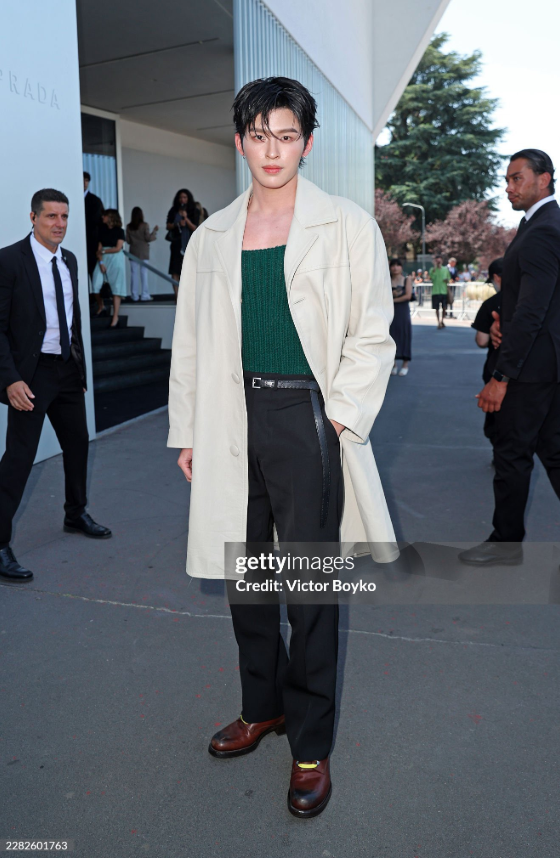 AboutMusicYT's tweet photo. Pond Naravit is pulchritudinous at the Prada Menswear show Show. https://t.co/3kAryItROx