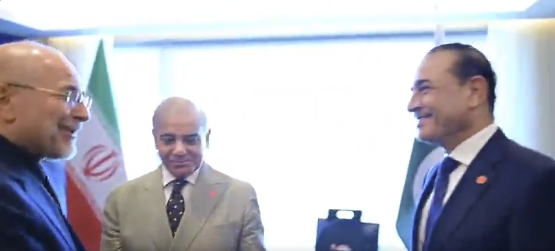 MuhammadAsimjt's tweet photo. Prime Minister Muhammad Shehbaz Sharif and COAS &amp; CDF Field Marshal Syed Asim Munir meeting with the Iranian delegation led by Speaker of the Parliament Mohammad Bagher Ghalibaf and Foreign Minister Abbas Araghchi at US-Iran #PakistanForPeace https://t.co/e3wuvijIxi