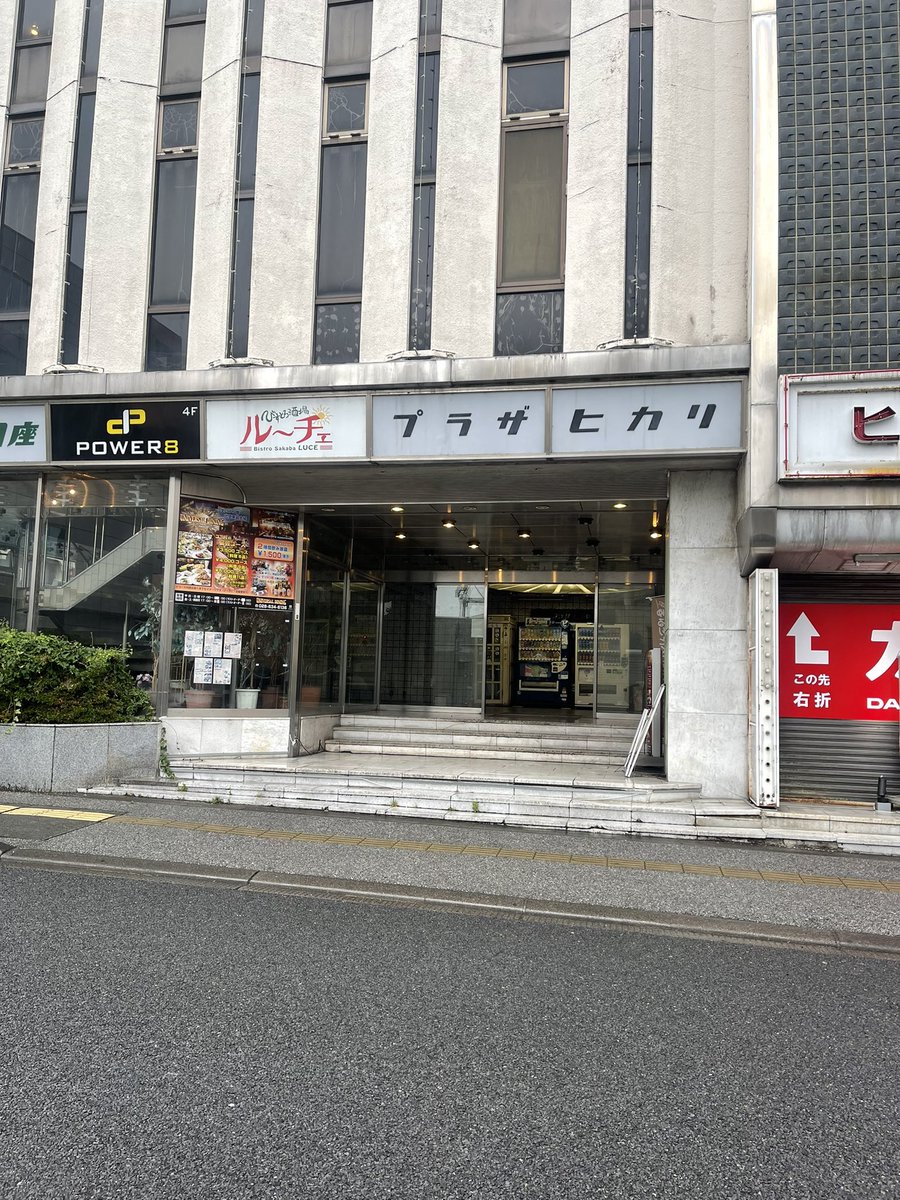 yuritomo616's tweet photo. 宇都宮聖地巡り③ 
プラザヒカリ入口

歌舞伎町から自転車で村田達を追いかけて通った階段
後から来たお巡りさんが転んでましたね👮
行った時にまさかの自転車🚵で実際に出てくる方がいてびっくり🫨

#TOKYOBURST〜犯罪都市〜
＃ユンホ https://t.co/0rTdqatDcM