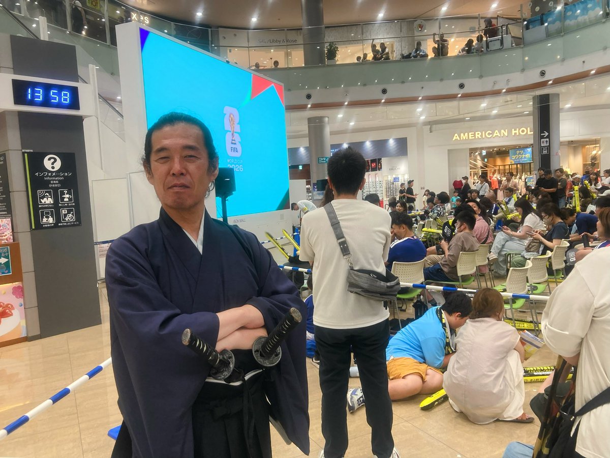 shimasagenta's tweet photo. 本日、拙者はサッカー日本代表
【SAMURAI BLUE 】の
「日本 対 チェニジア」を
パブリックビューイングにて
応援して来たでござる⚽️

#サッカーＷ杯日本代表 #SAMURAIBLUE #サムライブルー #チェニジア戦 #パブリックビューイング #イオン名古屋茶屋 #DAZN  #リアルサムライブルー https://t.co/gEdMSniGsB