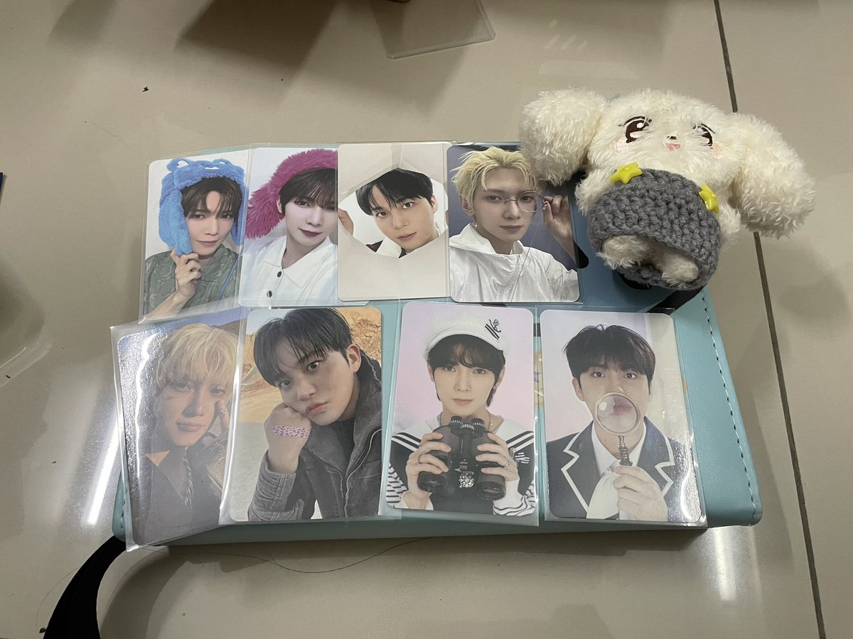 hetyeong's tweet photo. pc haul from yesterday’s event ☺️💸

https://t.co/VygJXCE3Lf https://t.co/dWWXGZiVig