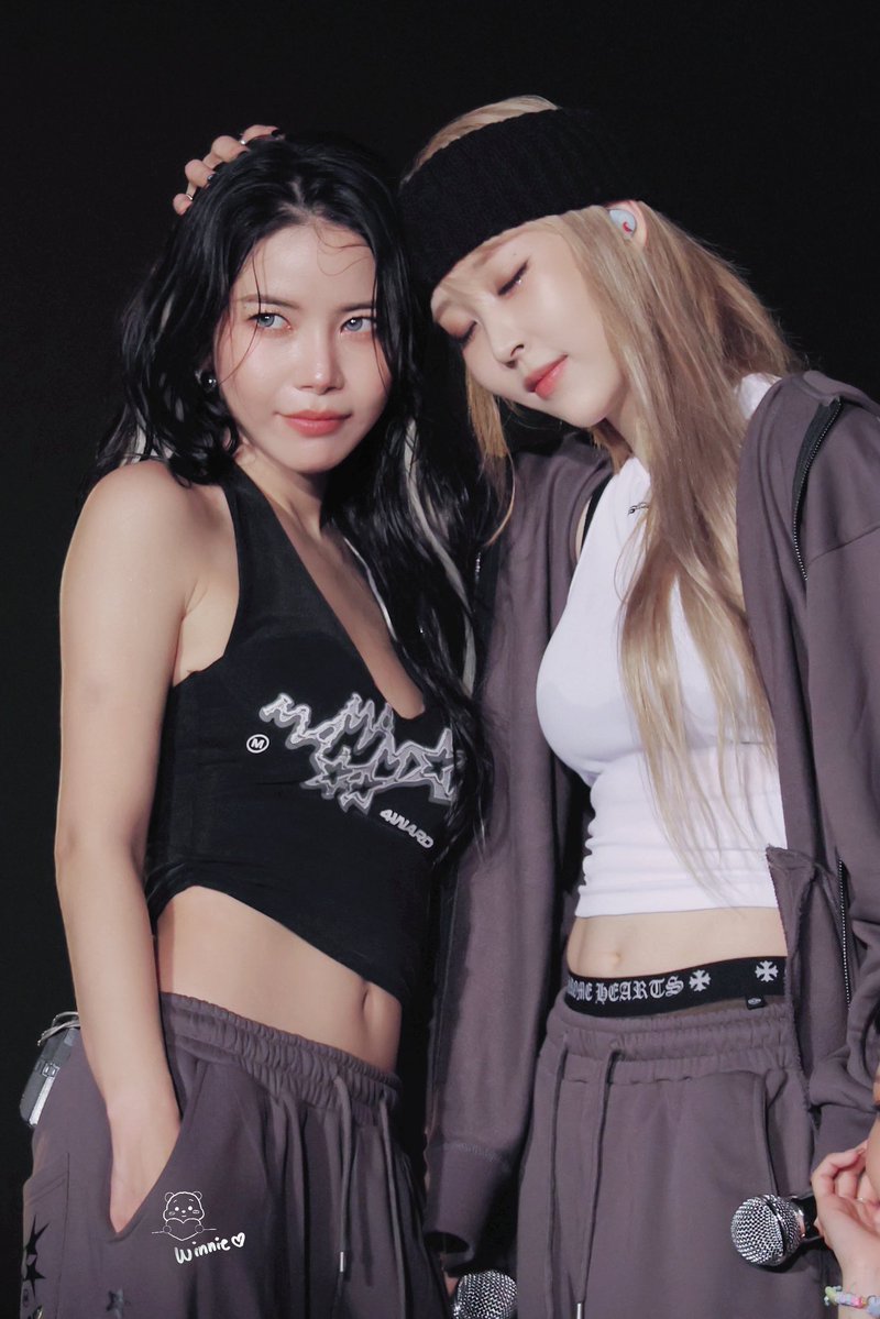 qlE7LfiyUGsVYHX's tweet photo. 260621 4WARD in Seoul Day-3

아...

#마마무 #MAMAMOO 
#솔라 #문별 #휘인 #화사 https://t.co/mZ37fjMAdO