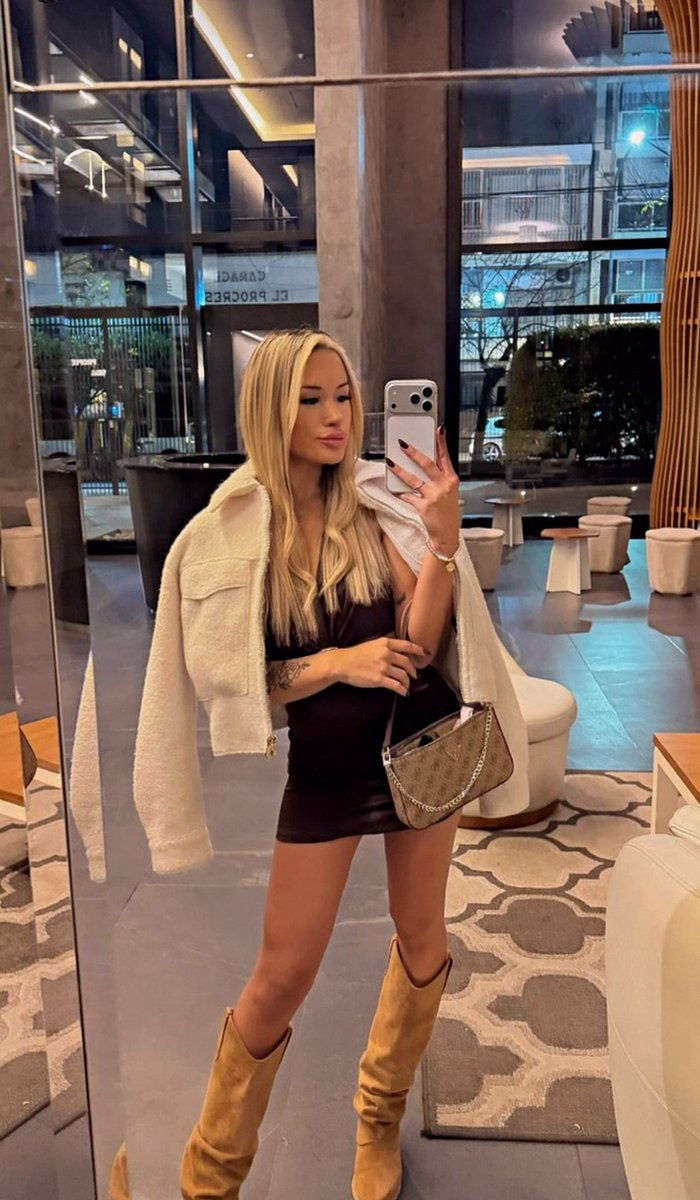 PoddarSK12's tweet photo. ngl i was feeling myself today so here we go selfie szn before i change my mind again omg also mirror kinda came thru fr >.< :p https://t.co/Ra1VOqw1nG