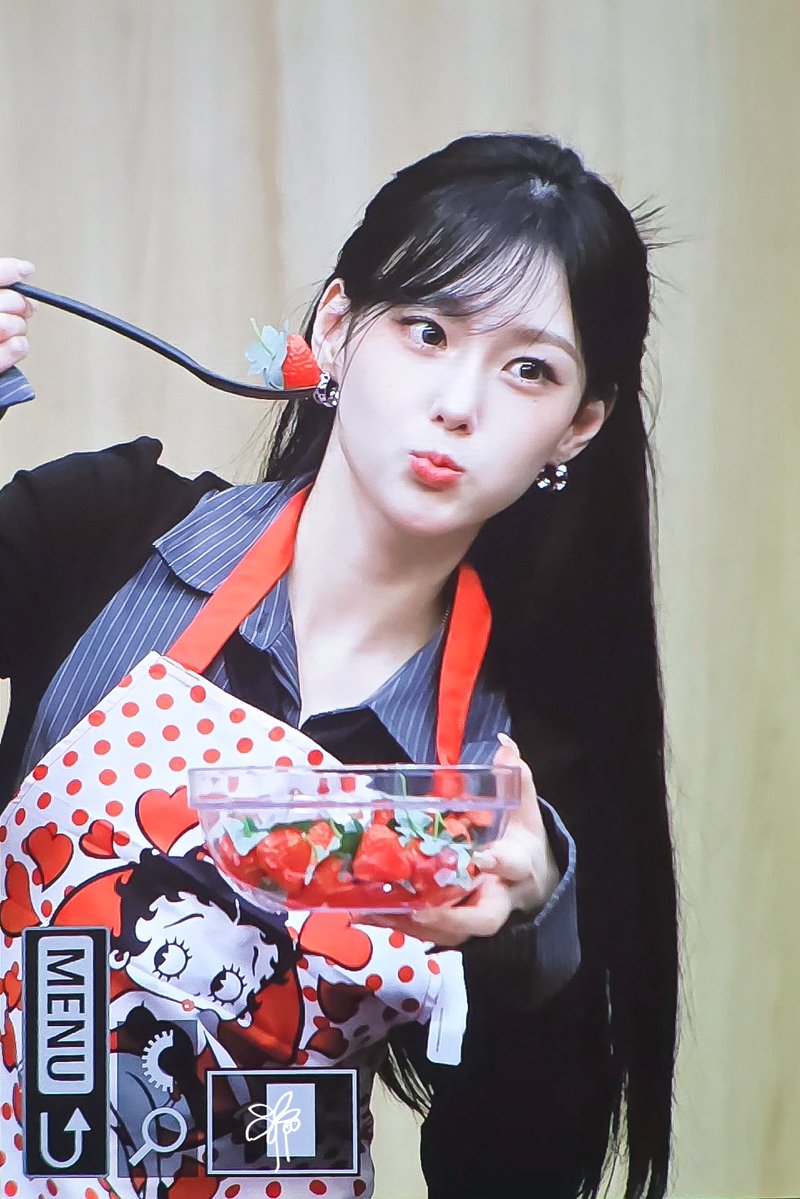 palm0426's tweet photo. 260621 에버라인 pre.

🍓❤️

#케플러 #Kep1er 
#김채현 #CHAEHYUN #チェヒョン https://t.co/fPdUCR4hTH