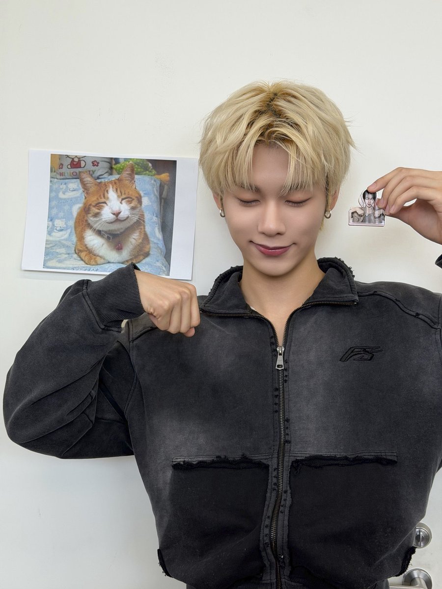 foreuz's tweet photo. 다시찍자 ◠ ◠ < 이눈 아니잖아 https://t.co/2QebRxozL7