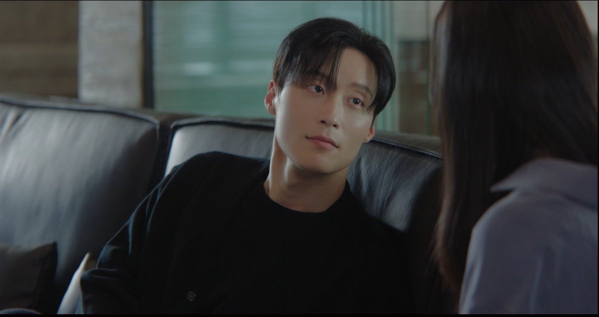 yeojeongwooz's tweet photo. imagination                                        reality https://t.co/mNcaSe2OGZ