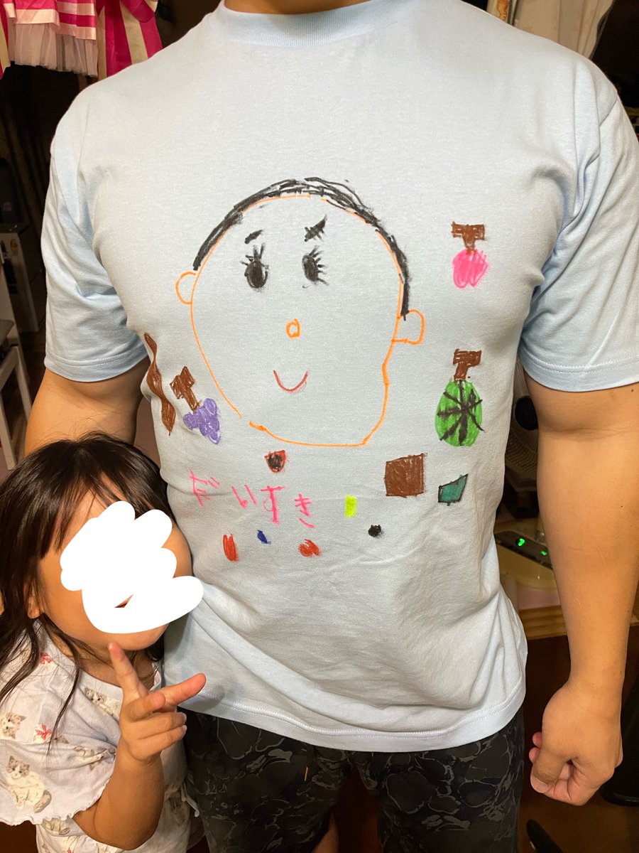 kuroneko_bagger's tweet photo. 上の子が保育園で父の日Tシャツ作ってきてくれた！ https://t.co/9htWWtYI9a