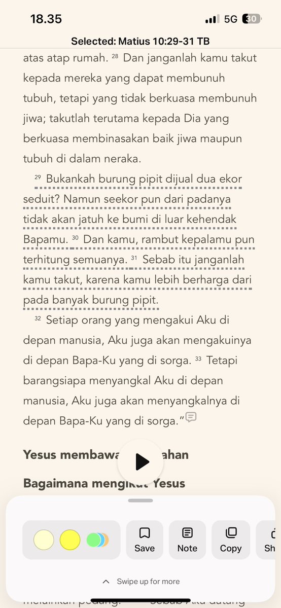 magnumysterium's tweet photo. Happy Sunday moots 🌞
aku mau share bacaan Injil minggu ini yang menurut aku cukup menarik!

Hal yang menarik dari bacaan minggu ini adalah bahwa ternyata Yesus itu orangnya “word of affirmation” bgt yaa. Dia bilang “kamu itu lebih berharga dari banyak burung pipit”. 

Kok burung pipit? menurut Alkitab harga dari burung pipit adalah 1 keping koin (kalau menurut rupiah, harganya cuma 5.000), murah bukan ? 

nahh ini jadi poin menariknya, kenapa Yesus membandingkan value kita dengan burung yg murahan ? ternyata Yesus menekankan bahwa burung yang harganya paling murah saja, Allah pelihara sedemikian rupa, apalagi kita manusia yang merupakan citra Allah yang sempurna, Allah tidak akan membiarkan kita jatuh maupun gagal, karena Dia yang menyertai kita. thats Why Yesus bilang “kamu lebih berharga dari banyak burung pipit”. 

terima kasih Tuhan atas validasinya ❤️