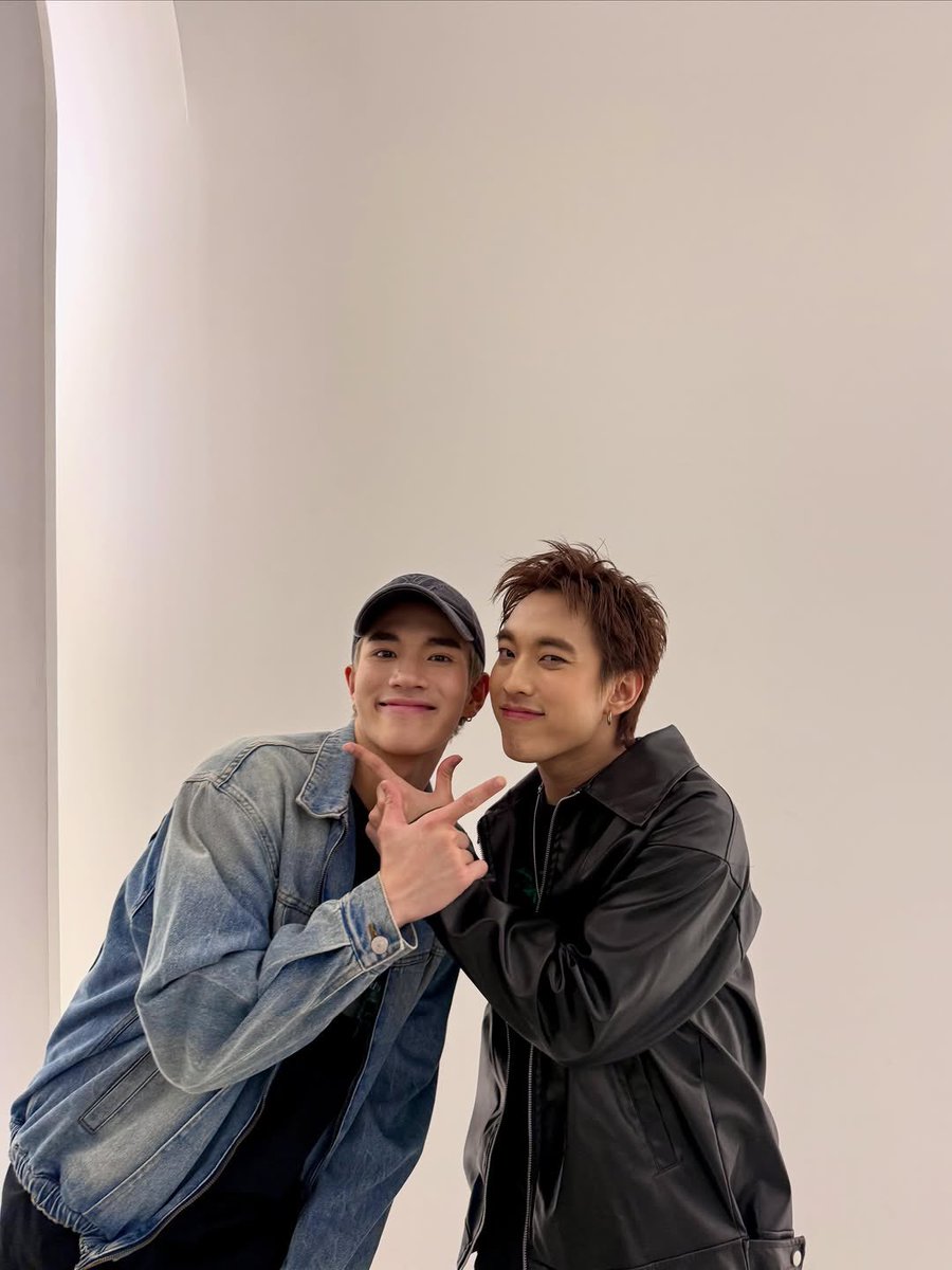 nongsiii's tweet photo. zentury98 IG:
see you again next time nong chai🤘🏻 #safeflightbroooo✈️

#Fourthnattawat #โฟร์ทณัฐวรรธน์ https://t.co/kNvTE0jZai