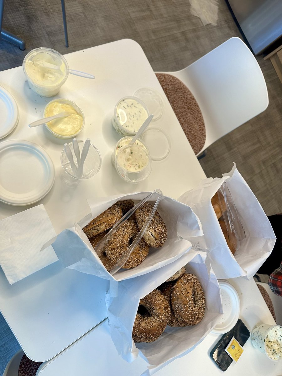 thintention's tweet photo. i love my job they so sweet but they are trying to kill me :)) https://t.co/i9D8LKWcGv