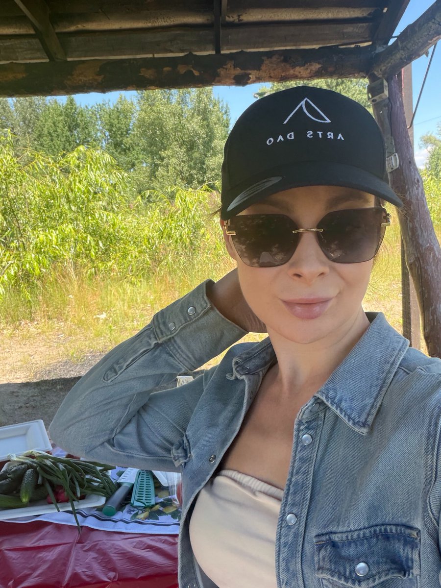 girlincrypto007's tweet photo. Hey guys ☀️ 

It’s your sign to do summer barbecue 😋 

Who’s your bet today on World Cup? https://t.co/BBPevMzqqu