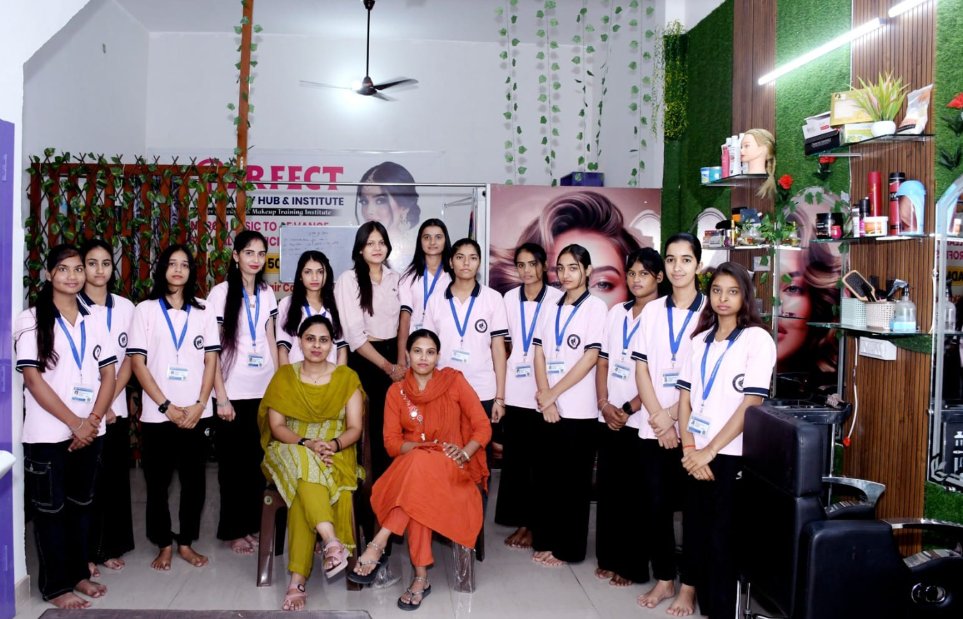 no1computer's tweet photo. 🌸 BEAUTY HUB &amp; INSTITUTE 🌸
An E-MAX Education Branch | Jind, Haryana

✨ Transform Your Passion into a Successful Career! ✨

Learn from industry experts and become a certified beauty professional with our advanced training programs.

📞 Enroll Now! https://t.co/FSgt2QTjiG