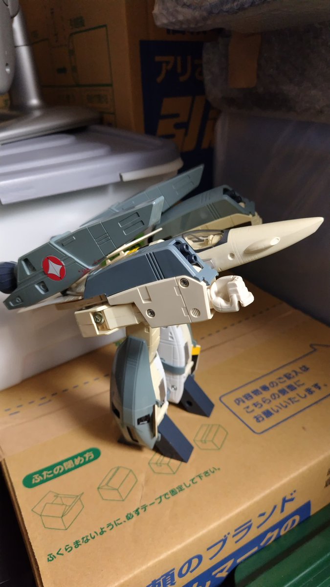 EsQube's tweet photo. 引っ越ししてたらこんなの出てきた。とっくに捨てたと思っていた。
#バルキリー #VF1J #macross https://t.co/C5CBBrBlAy