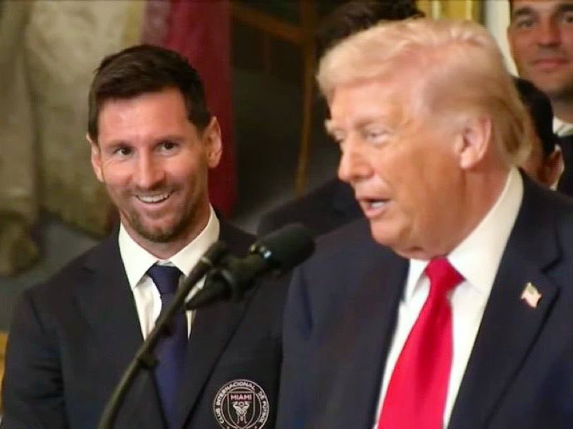 thatdayin1992's tweet photo. Two Argentines. 
One of them is a legend, the other one is a kunt. https://t.co/1VjznZueDi