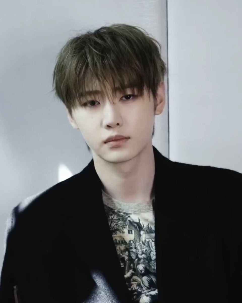 mailpipow's tweet photo. Asdfghdhdkskskslsl 😭🔫

Mommy                       Brondong nya https://t.co/XCEZ8ZHfhv