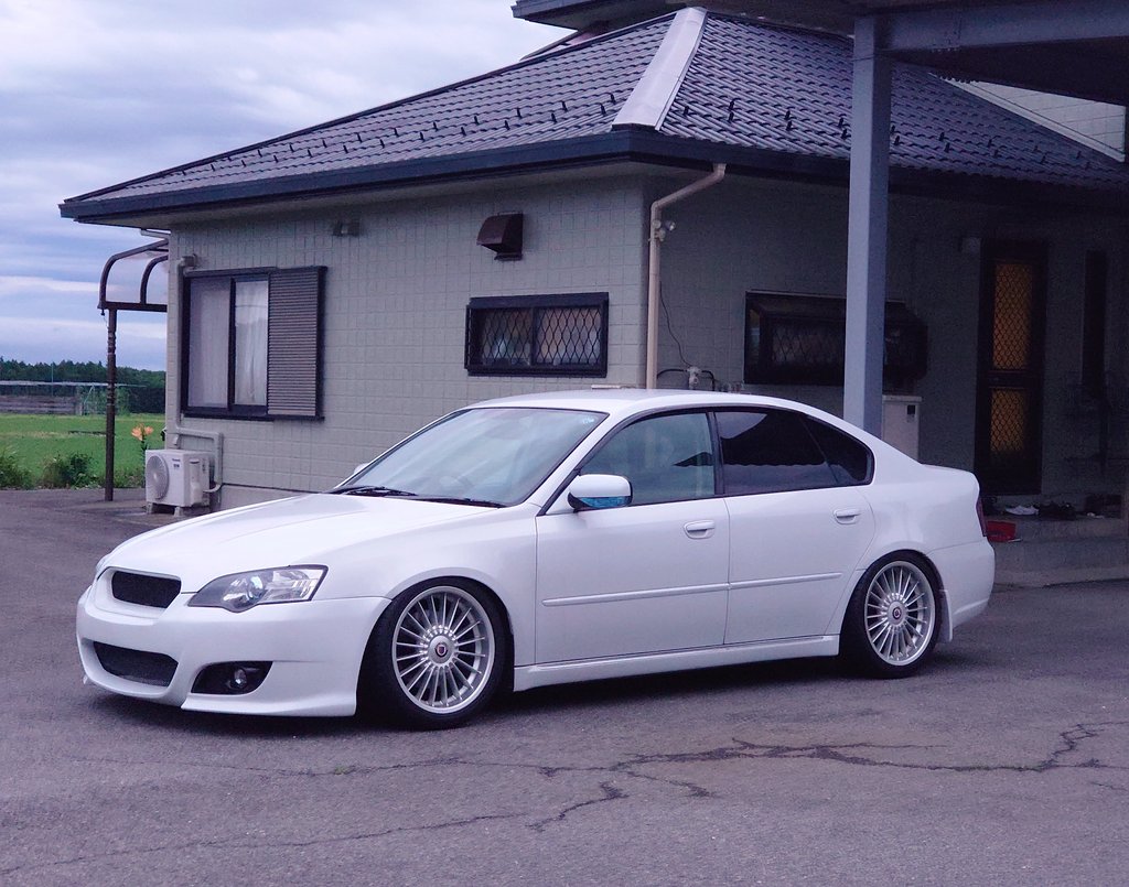 Ponta_Inmpreza's tweet photo. ちょこちょこ載せてたけどホイール変えました。超超超暫定仕様。

ALPINA classic styling II 純正流用
9j +33
255/35 r18

初リムありホイール。そしてずっとやってみたかった太履き。ちょっと無理してるので状況によっては苦しいけど一応街乗りで乗る分には走れる。タイヤサイズはまだお悩みかな〜 https://t.co/Kwn6R6GAvj