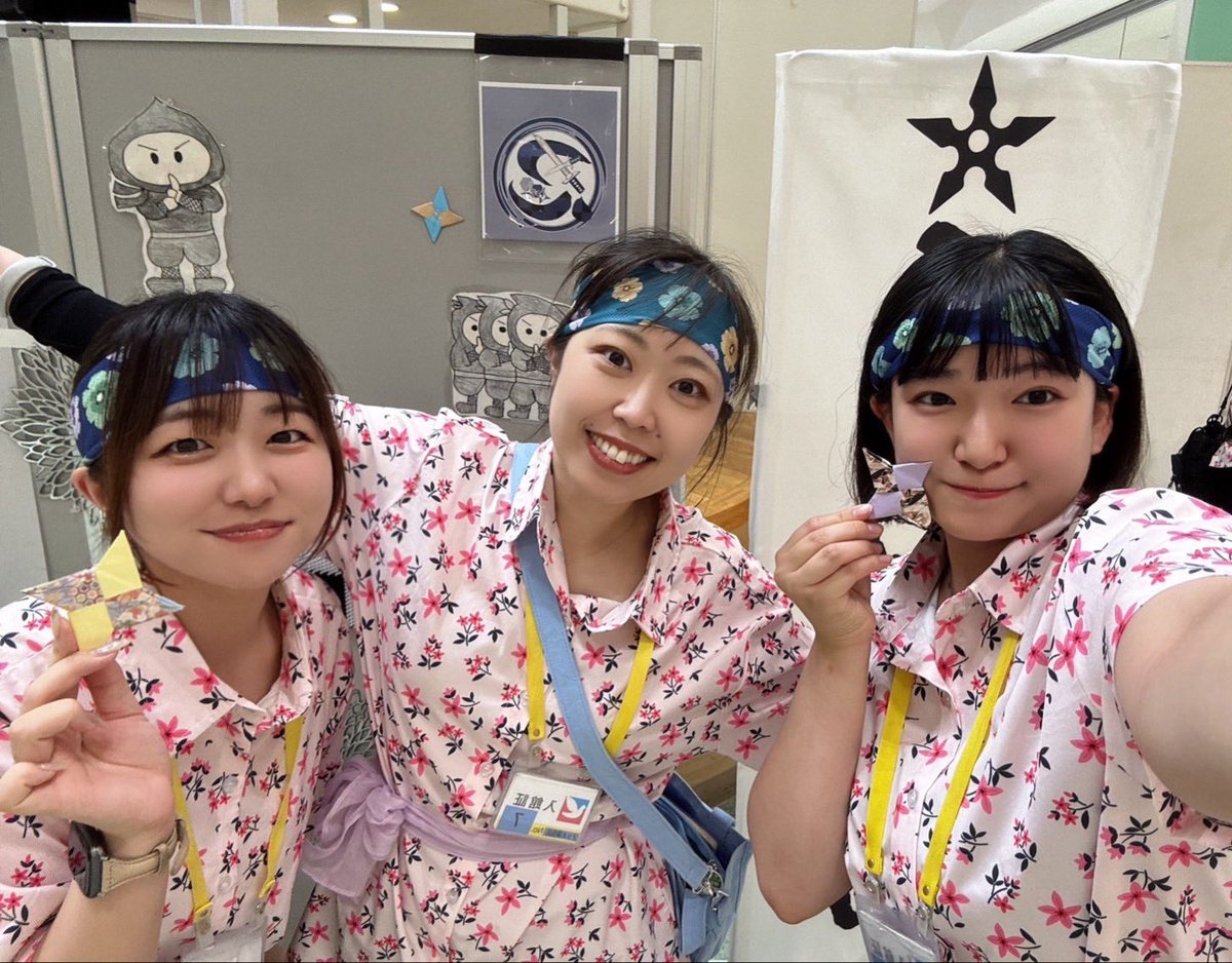 HINA_asatsuki's tweet photo. 【お知らせ🐣📢】

先日 #アリオ深谷 にて開催された、
『忍び軍団☆疾風 忍者ショー＆手裏剣ワークショップ』
に、会場MCとして参加させていただきました！🥷🍃

参加してくれたお友達のみんなと折り紙で作った手裏剣、大切にしますっ！✨ https://t.co/8BTZUHQSyY