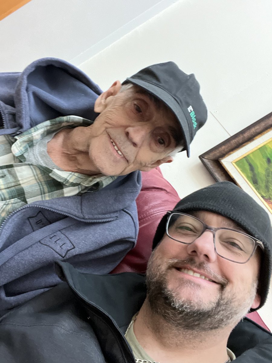 stephanelavign1's tweet photo. Bonne fête des père mon vieux, tu manque chaque jour. Love you https://t.co/eUJ3vI58wt