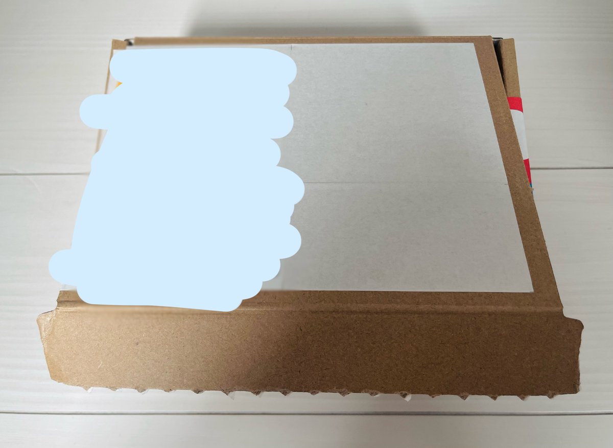 awomahoshi's tweet photo. 初めてコスメ？なるものを買ったんだけど外側はただのダンボールでも開けたら宝箱みたいで感動した！ https://t.co/ypvrZrpmjj