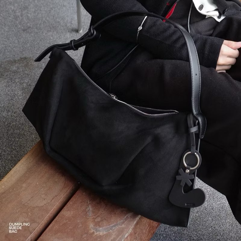 chaptersixof12's tweet photo. ส่งต่อ กระเป๋า loudlyloo dumpling suede bag (black)
ใช้งานน้อย สภาพดีมาก

820.- รวมส่งems (shop1190)

#กระเป๋าม���อสอง #ส่งต่อกระเป๋า #ส่งต่อกระเป๋ามือสอง #ส่งต่อเสื้อผ้ามือสอง #ส่งต่อเสื้อผ้า https://t.co/ZquJqZQmxl