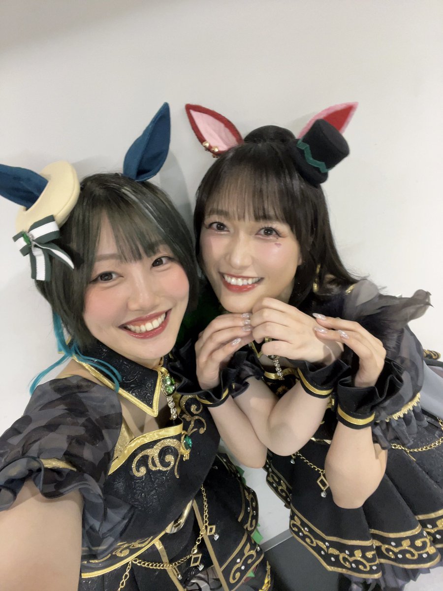 Hoshiki_seena's tweet photo. 【🐎 #ウマ娘7th東京D1 】

みゆたんたんたんたんすっきゃすきゃ！
僕の手を掴みハート作ってくれた！！！
らぶゆーらぶゆーー！！！

あーちゃん！
また一緒のステージに立てて嬉しいすぎるよ🥲
アニサマもよろしくね🫶 https://t.co/7Ud8YrJ5Aq