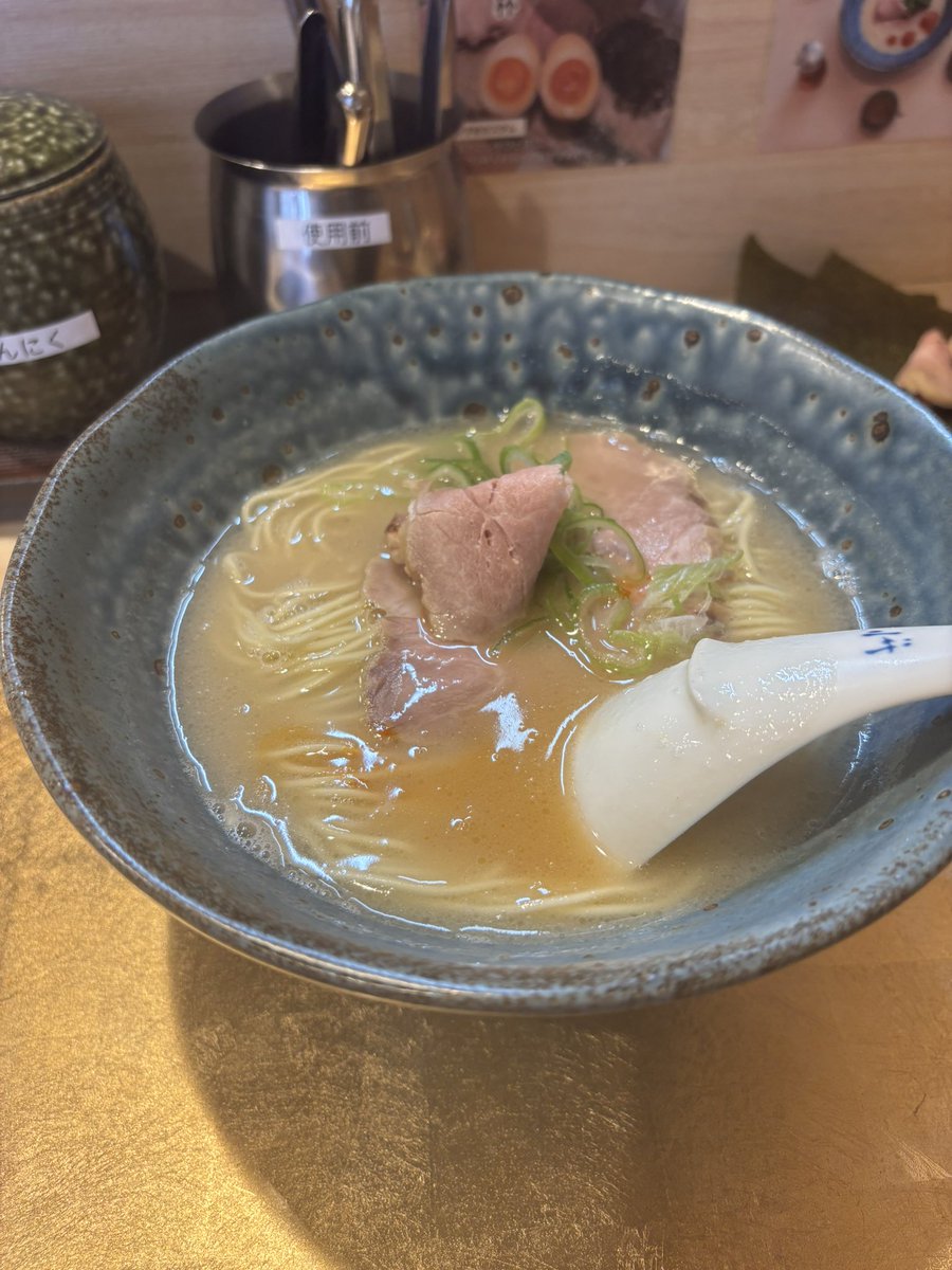bubunobubuki's tweet photo. 別邸跡地に新店出来とるやん。旨いっちゃ旨いし。。

#らーめん #ラーメン #中華そば #天翔 #北千住 #豚骨ラーメン https://t.co/hS54QCW4j6