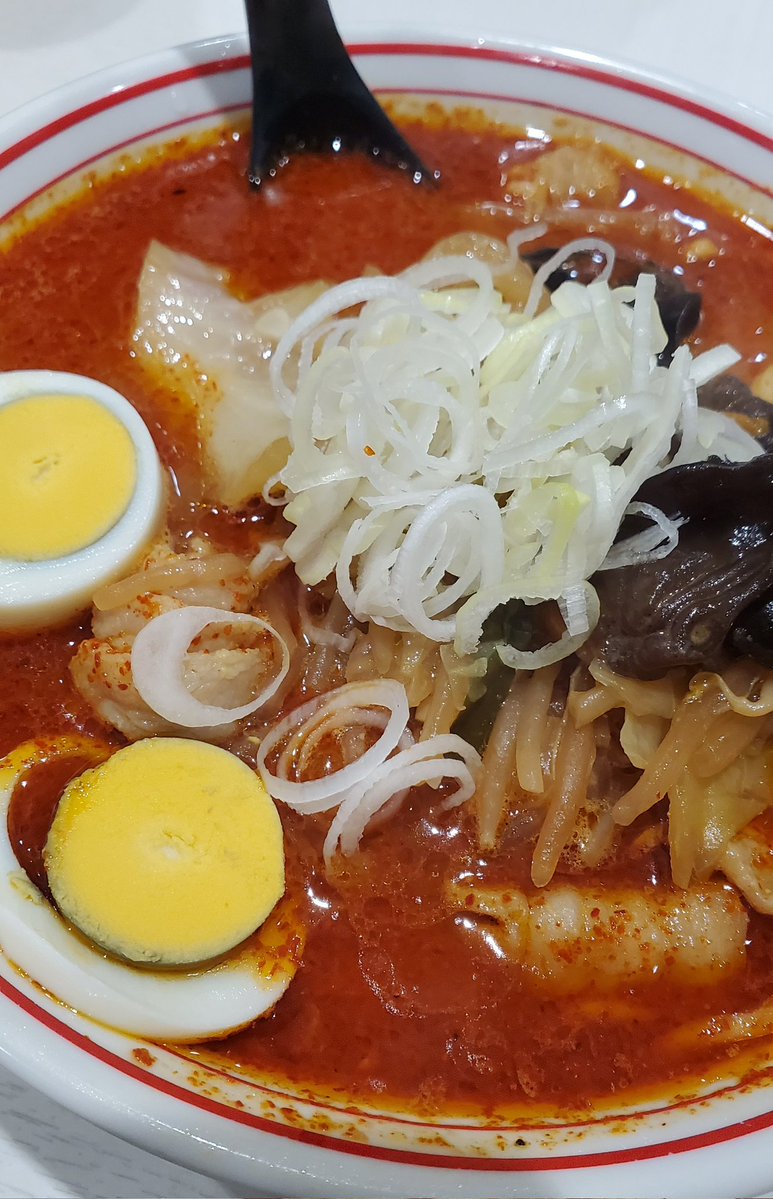 vicks2054's tweet photo. 〆の麺(^o^)
念願の赤帯が遂に見えてきたらすっかり味がしなくなってきたやばい(^o^)笑 https://t.co/90dmL9e7SW