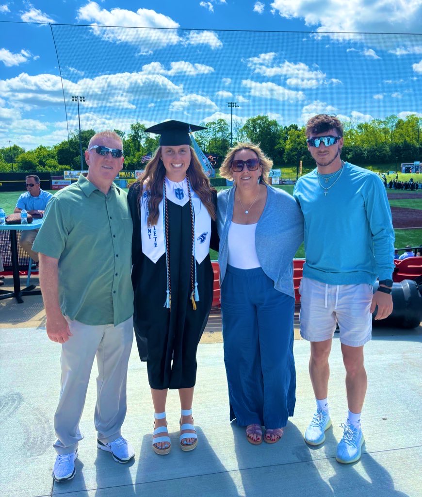 TaraHunt24's tweet photo. Happy Father’s Day! We are thankful  for you everyday Bob. @BaseballRhunt @ColtonHunt10 @calliehunt33 https://t.co/rjGlWOG906