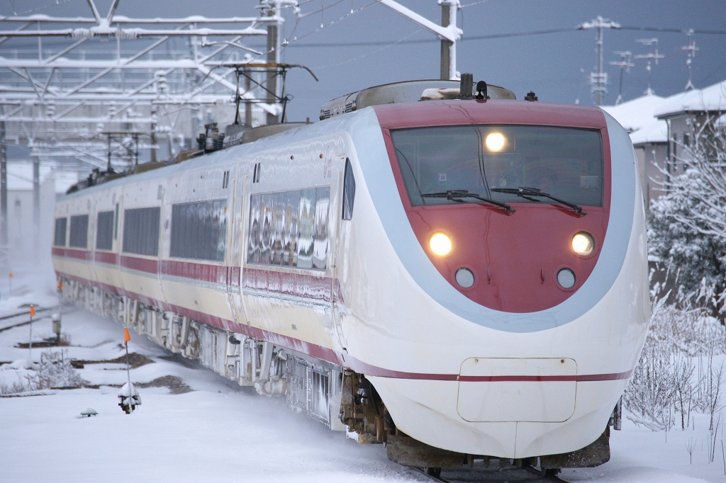 OsakaSubwaycom's tweet photo. 北越急行は何故681系「スノラビ」を維持しなかったのか｜鉄道プレス
https://t.co/iebD0BfLEc

HK100形へのスノーラビットラッピングで再び注目が集まった北越急行。
定期的に「681/683系を維持してれば…」という声が上がりますが、会社としても検討はしていたようです

しかし…