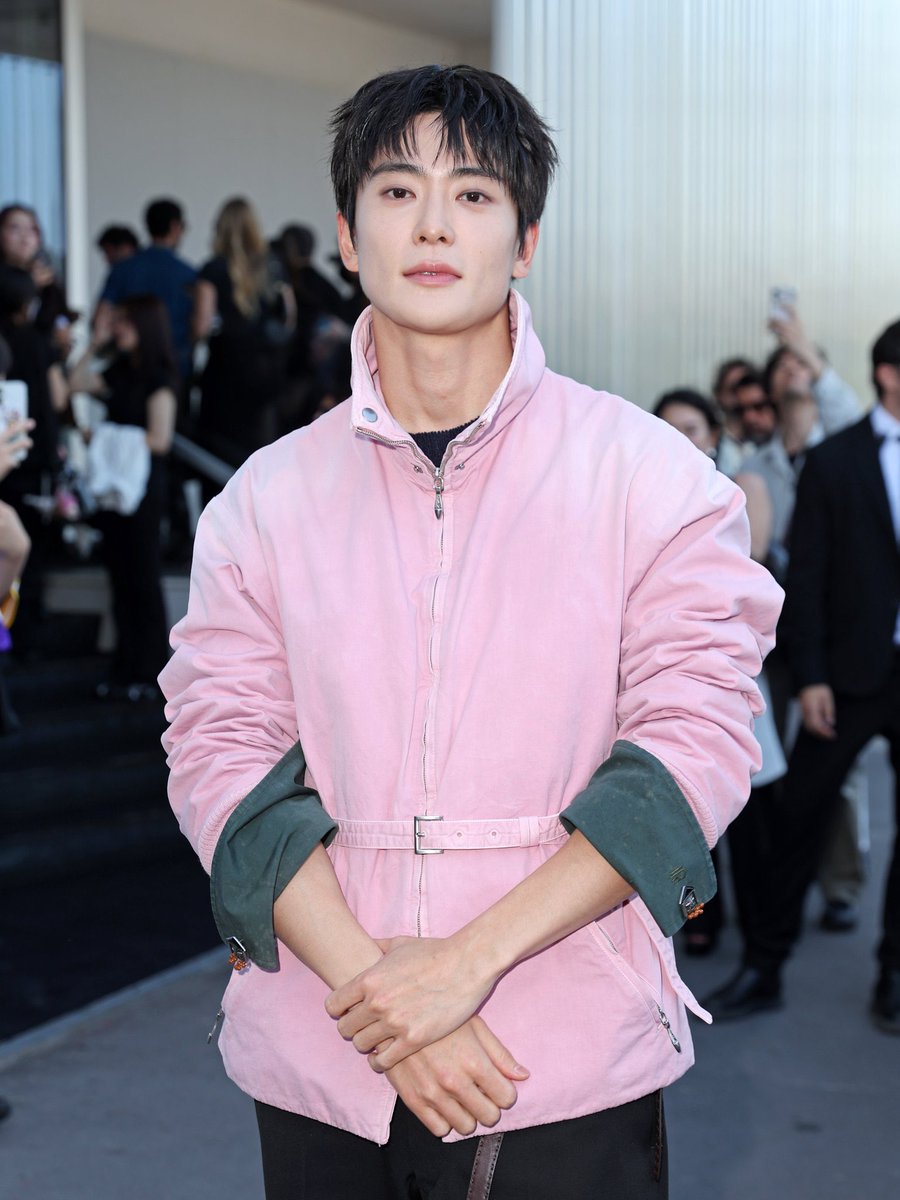 czennie77's tweet photo. #PradaSS27xJaehyun https://t.co/v7bZ2KPHyi