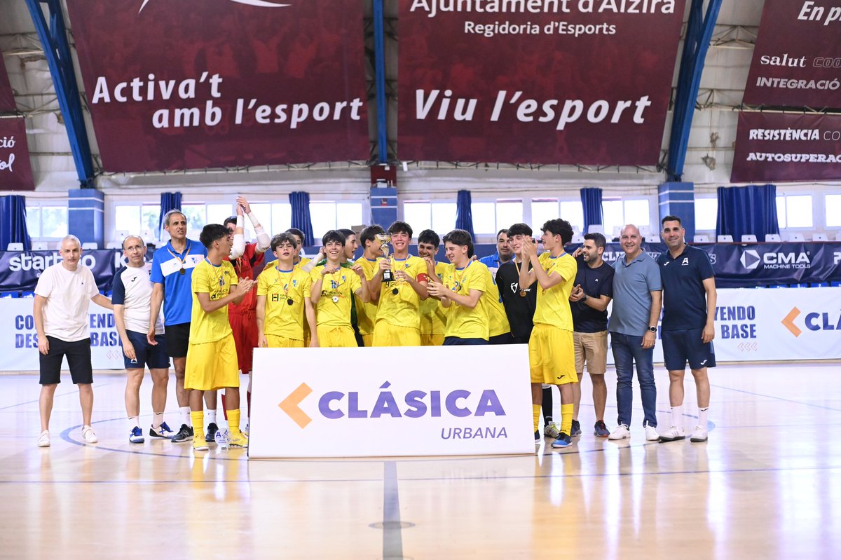 AlziraFS's tweet photo. @CDEElValle campeón del III Torneo Promesas Clásica Urbana 🏆

¡ENHORABUENA! 👏 https://t.co/1F33WKJoRD