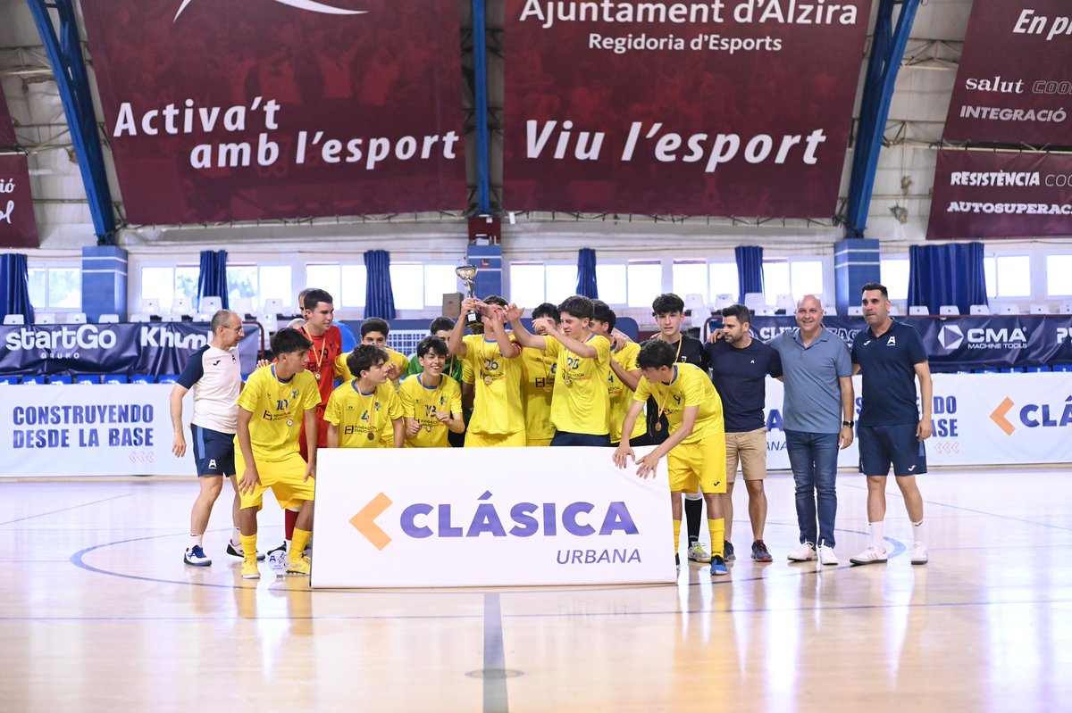 AlziraFS's tweet photo. @CDEElValle campeón del III Torneo Promesas Clásica Urbana 🏆

¡ENHORABUENA! 👏 https://t.co/1F33WKJoRD