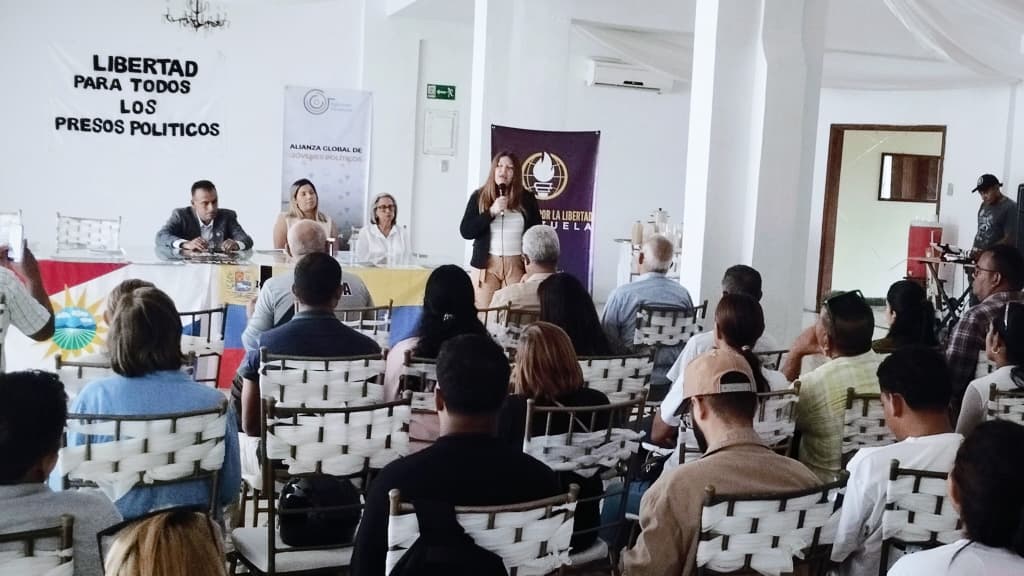 torreseduardoj's tweet photo. Gracias Equipo! Por la entrega, por hacerlo posible y estar siempre dispuestos a alzar la voz apoyar a quien lo necesita. 
Isaiza Ledezma. Comité  Coordinador del Encuentro para la atención integral de lo ex-presos políticos.

https://t.co/fReqUwlavN https://t.co/IR0mpfzBT7